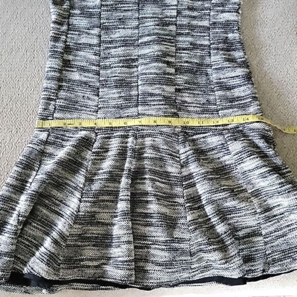 Banana Republic Black and Cream Fit and Flare Tweed Sleeveless Dress - Size 4 - Picture 11 of 16